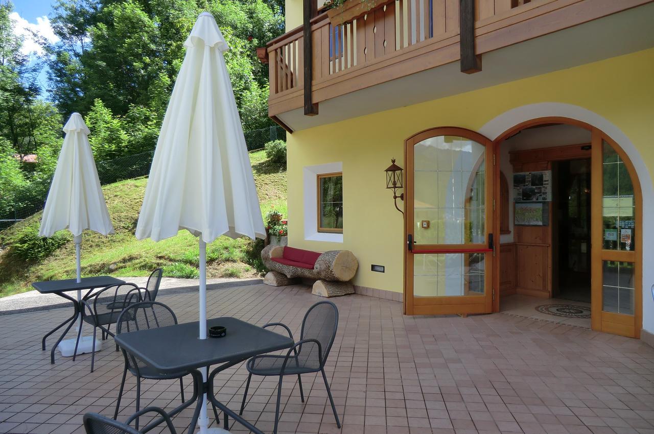Garni Costa Verde Bocenago エクステリア 写真